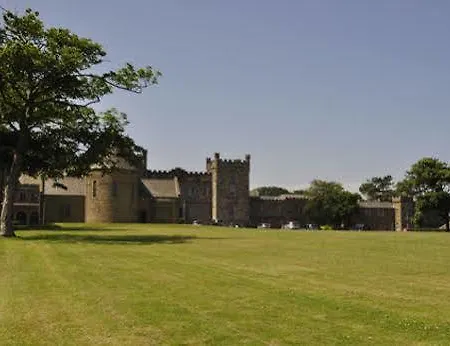 Sneaton Castle Centre Guest house 4*